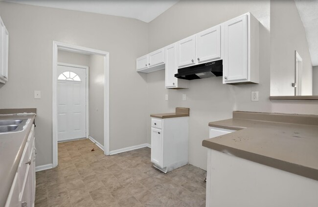 Building Photo - 4393 Bishop Hills Dr