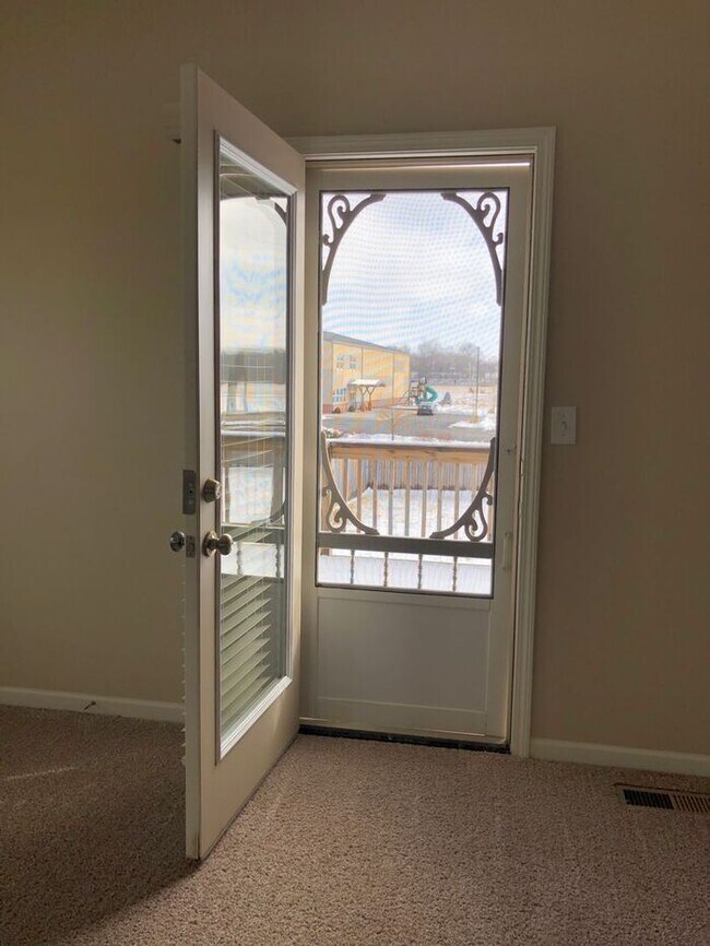 Building Photo - Three Bedroom | Two Bath Home in Bristol Park