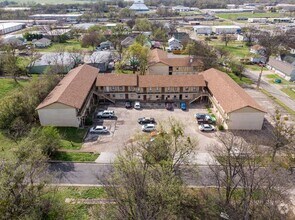 Building Photo - 1100 S 11th St