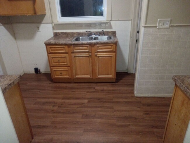 Building Photo - 1537 Remington St