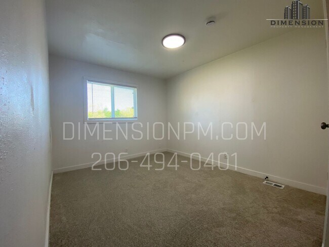 Foto del edificio - 4 Bed 2.5 Bath Remodelled Manufactured Home in Kent! Available NOW! Easy self showings!