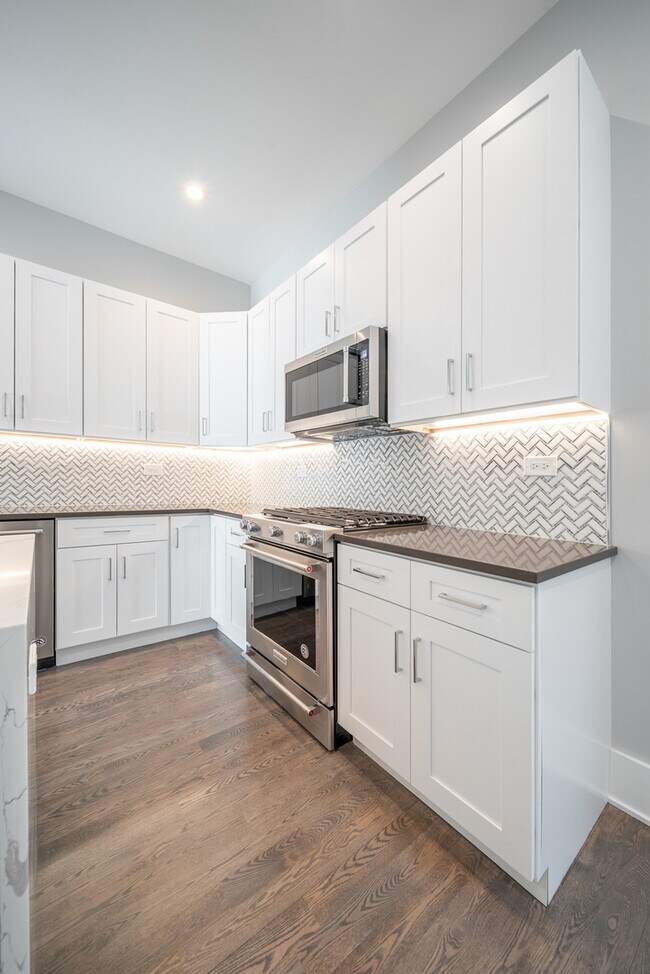Foto del edificio - 556 W 18th St