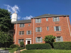 Building Photo - 1700 W Abingdon Dr
