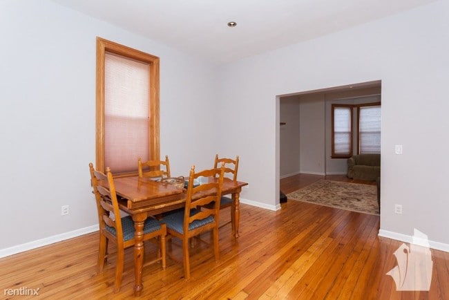 Building Photo - 2 br, 2 bath Condo - 2204 N Clybourn Ave 3