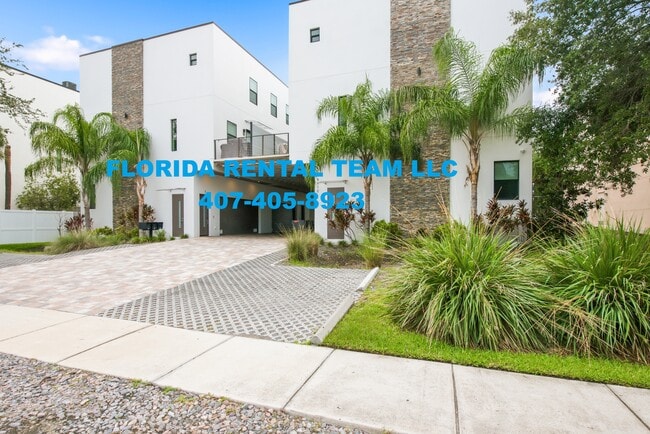 W McElroy Ave #3 - W McElroy Ave #3 Townhome