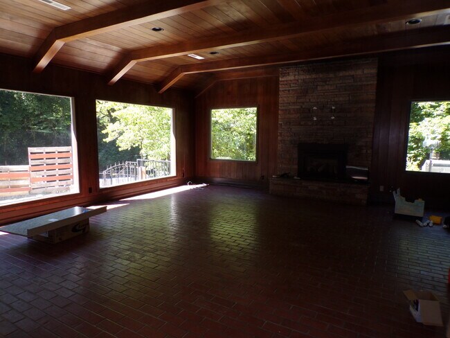 Foto del edificio - 4600 NW Cornell Rd