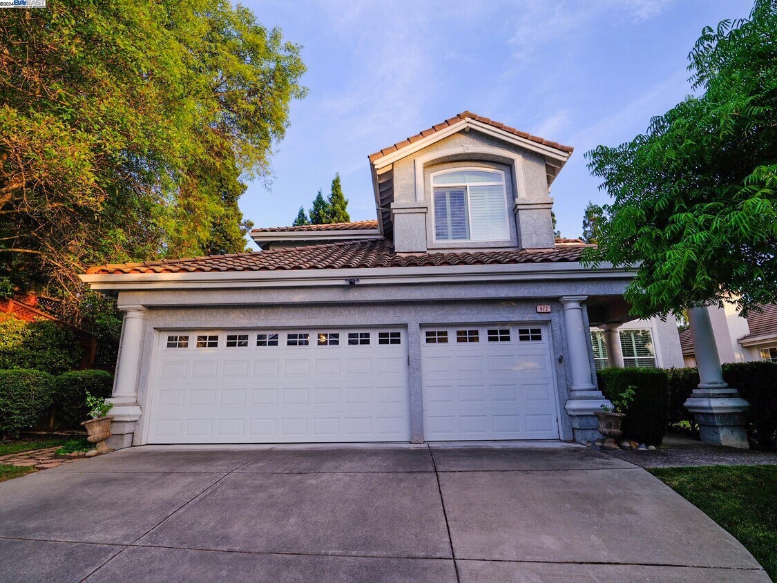 Primary Photo - 672 Dunhill Dr