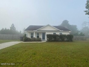 Building Photo - 8547 Heirloom Dr NE
