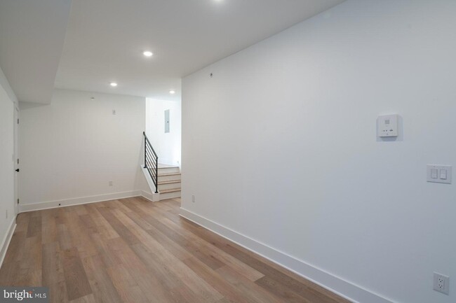Building Photo - 1513 W Girard Avenue Unit 5