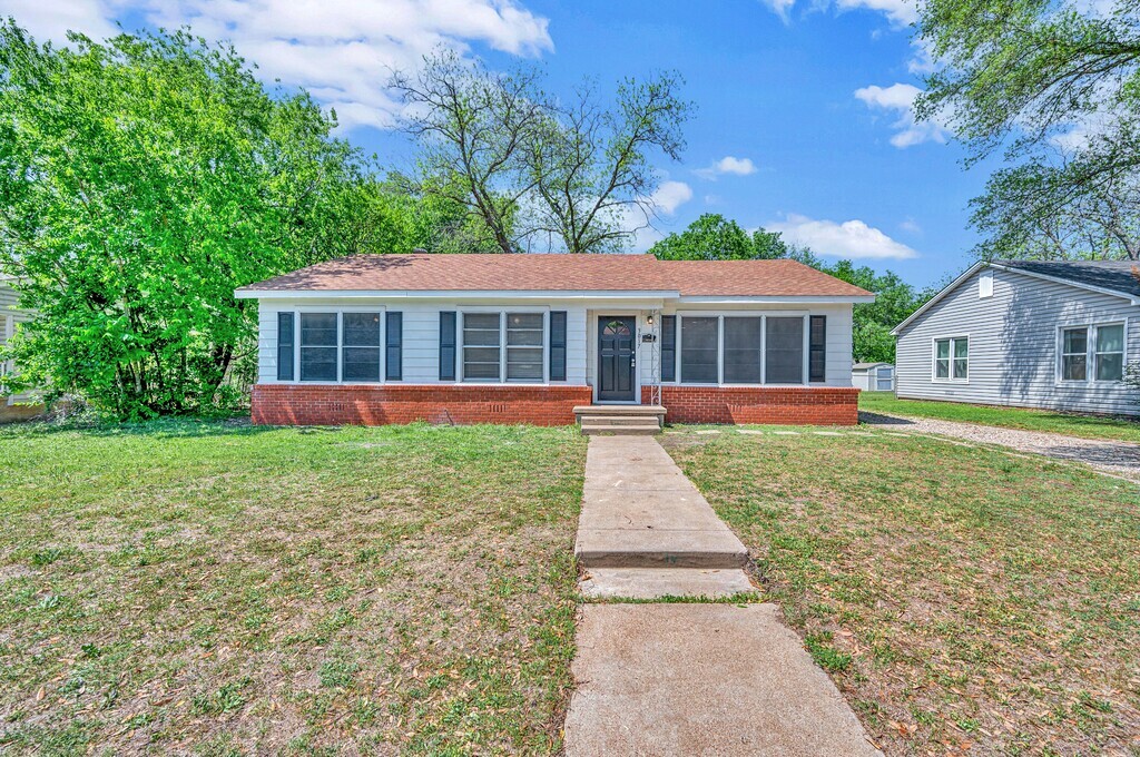 Primary Photo - 3017 Alexander Ave