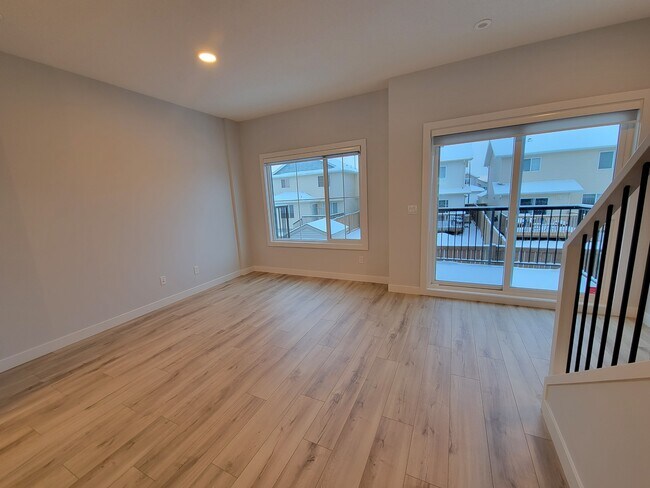 Building Photo - 3640-139 139 Ave NW