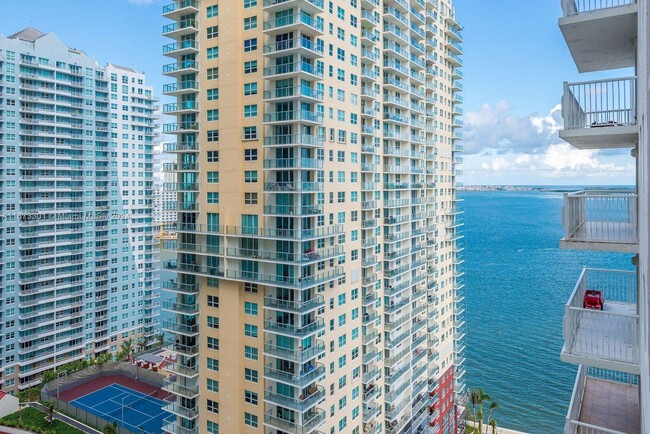 Foto del edificio - 1200 Brickell Bay Dr