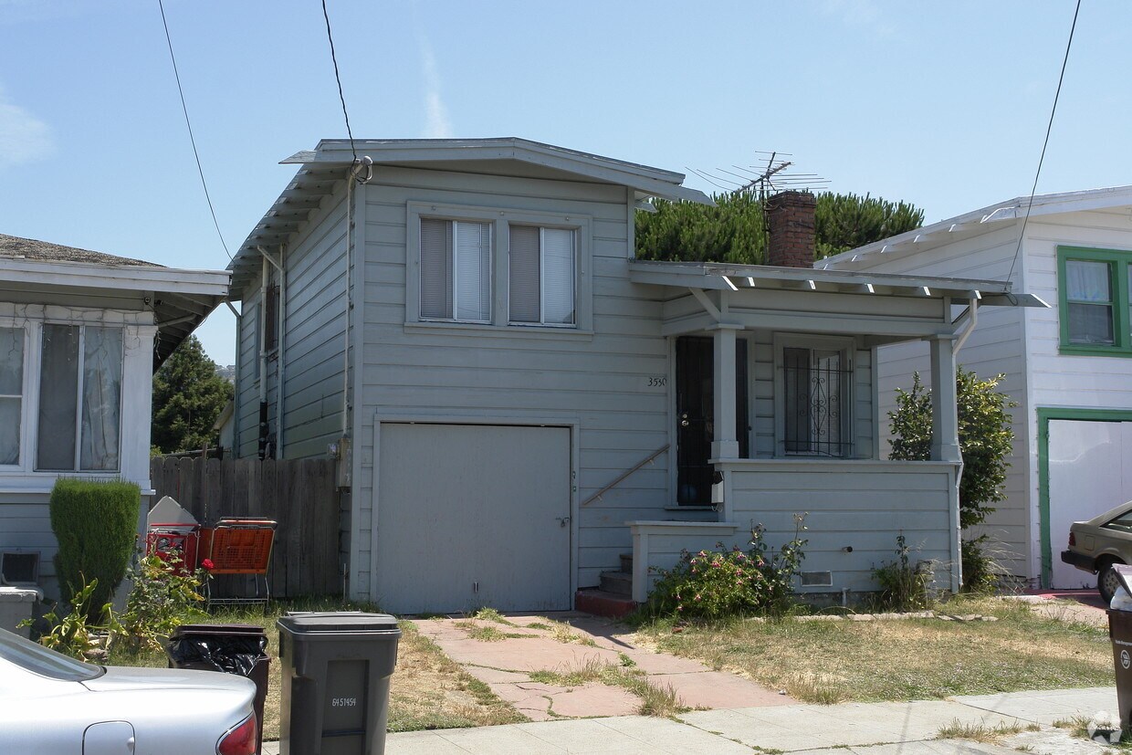 Building Photo - 3630 Suter St