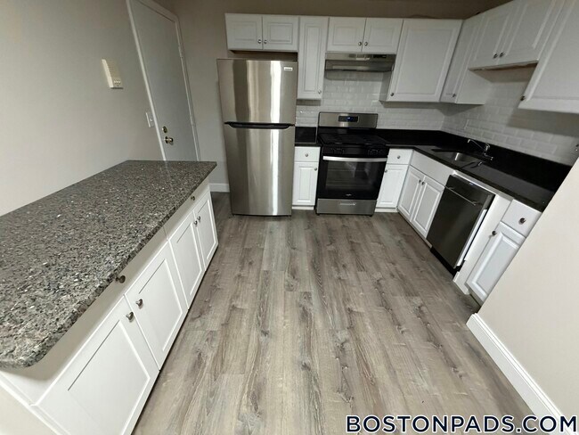 Foto del edificio - 169 Aiken Ave