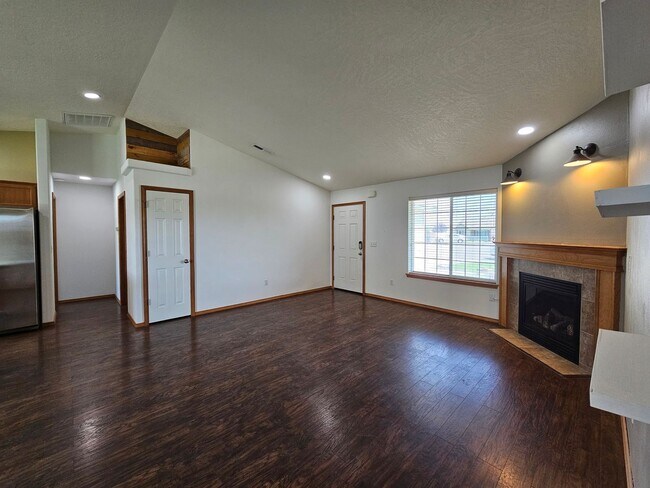 Building Photo - Charming 3-Bedroom Home in Desirable Pasco...