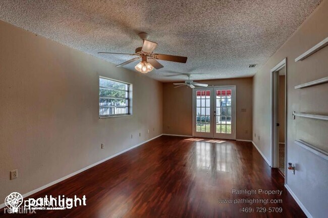 Foto del edificio - 3 br, 2 bath House - 6666 56th Avenue Nort...