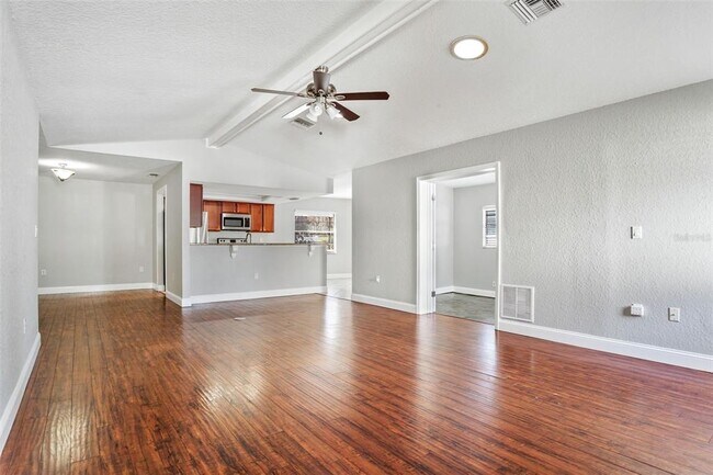 Building Photo - 8005 Pepperidge Ln