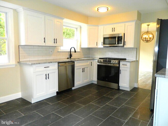 Building Photo - 92 Altair Dr