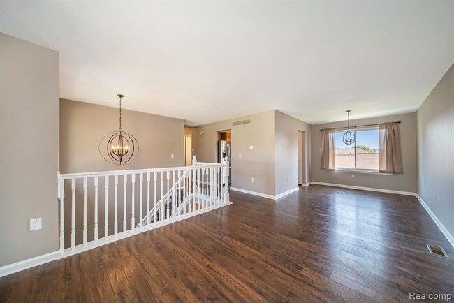 Building Photo - 2920 Roundtree Dr