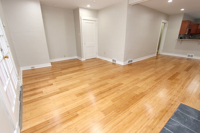 Building Photo - 2357 Tilbury Ave