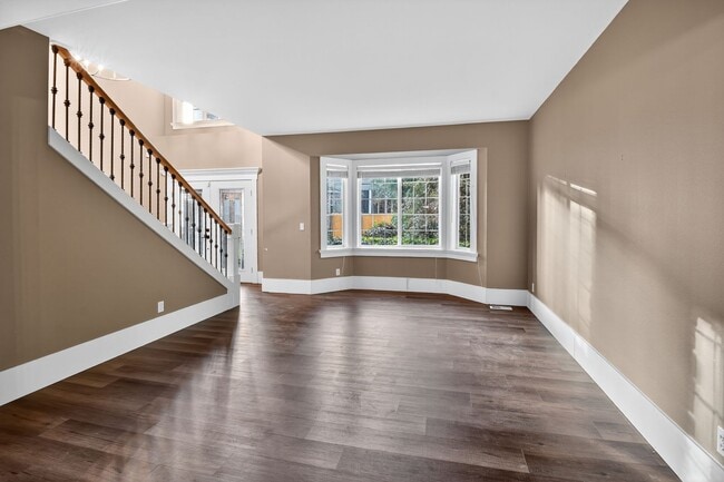 Building Photo - 3bd/2.75ba Renton Home