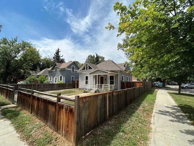 Building Photo - Corner-Lot Bungalow Close to Old Town Fort...