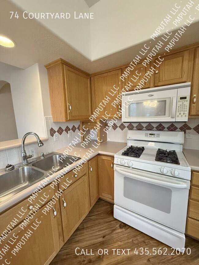 Foto del edificio - 74 Courtyard Ln E