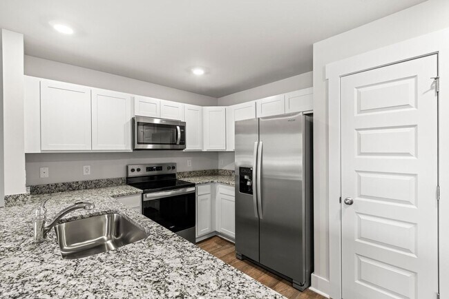 Foto del edificio - Brand New Town Home close to the beach!
