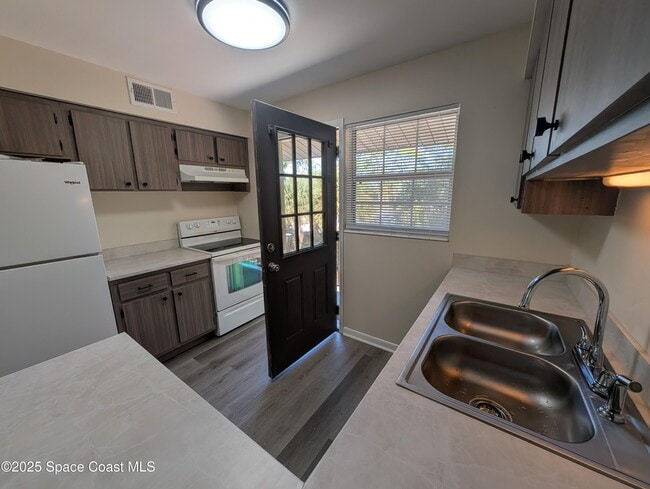 Building Photo - 215 Knox McRae Dr