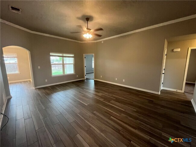 Foto del edificio - 6103 Cactus Flower Ln