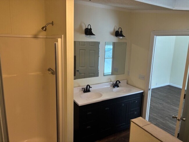 Building Photo - 3 Bedroom, 2 Bathroom Manufactured Home