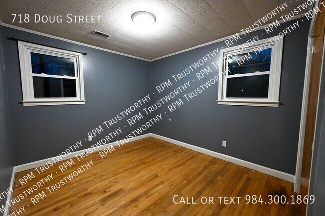 Foto del edificio - 718 Doug St