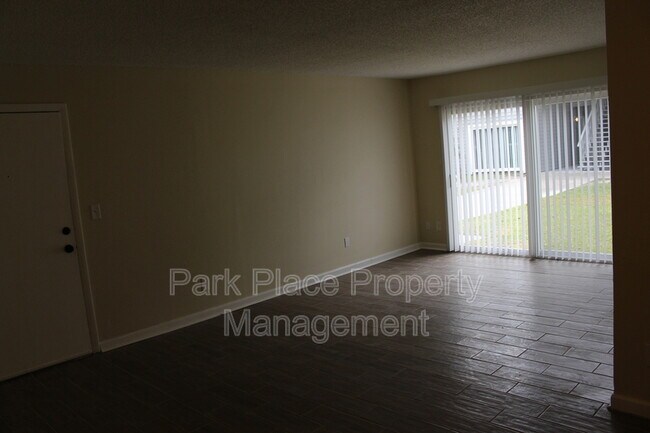 Building Photo - 1050 Wayne Ave