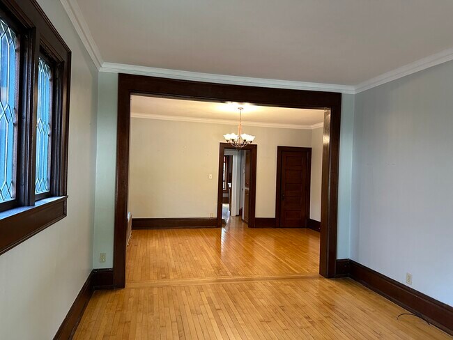 Living area/dining room - 1045 S Webster Ave