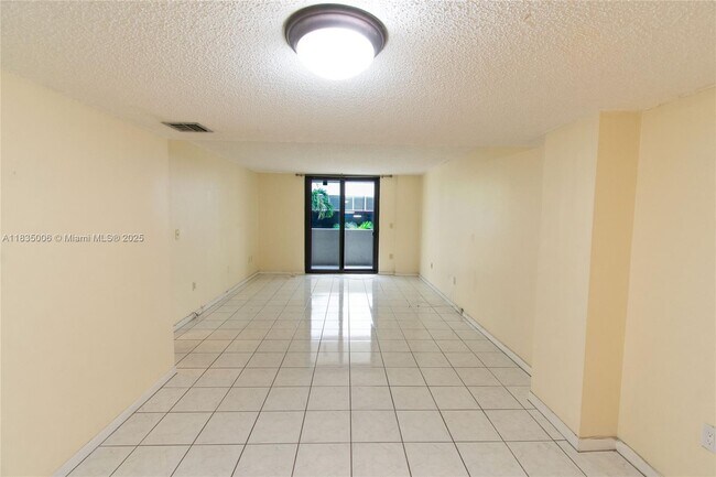 Building Photo - 1621 Collins Ave