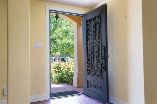 Foto del edificio - 5179 Lindley Ave