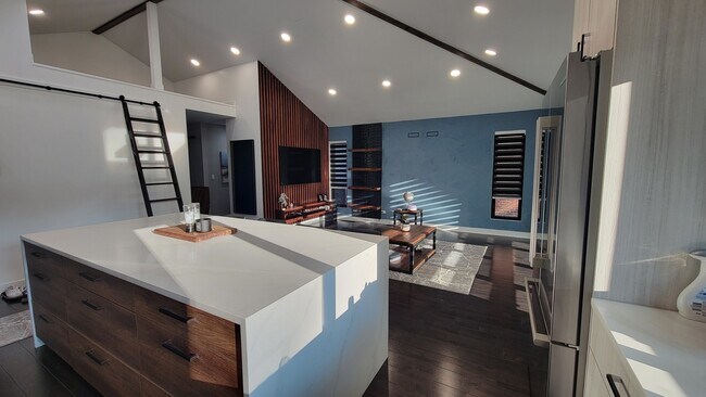 Foto del edificio - 513 N Broadway Ave