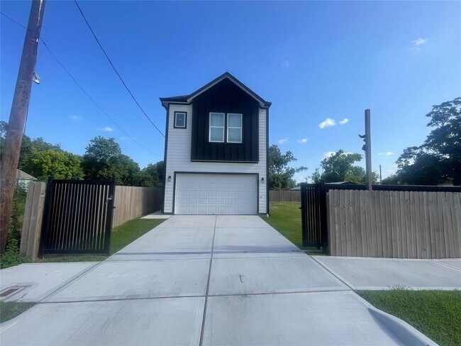 Building Photo - 2922 Hohl St