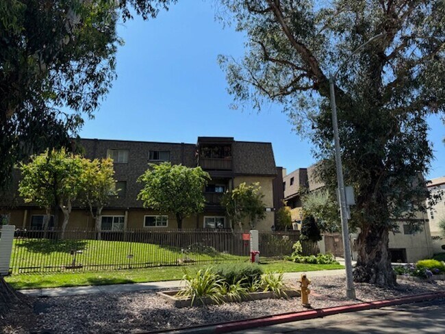 Foto del edificio - Beautifully Updated 2 bed 2 bath Condo in ...