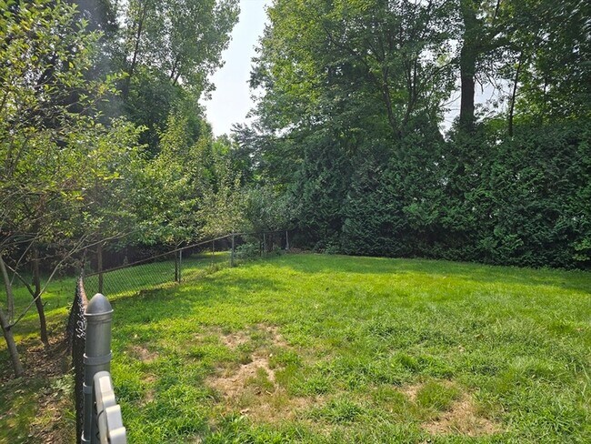 Foto del edificio - 1 Barry Dr