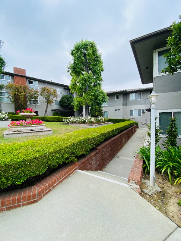 Foto del edificio - 1696 Amberwood Dr