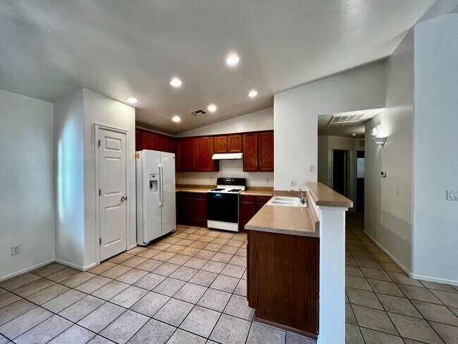 Foto del edificio - 4 Bedroom Home in Vail School District!