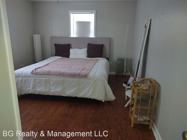 Building Photo - 1 br, 1 bath House - 135 B Roma Drive