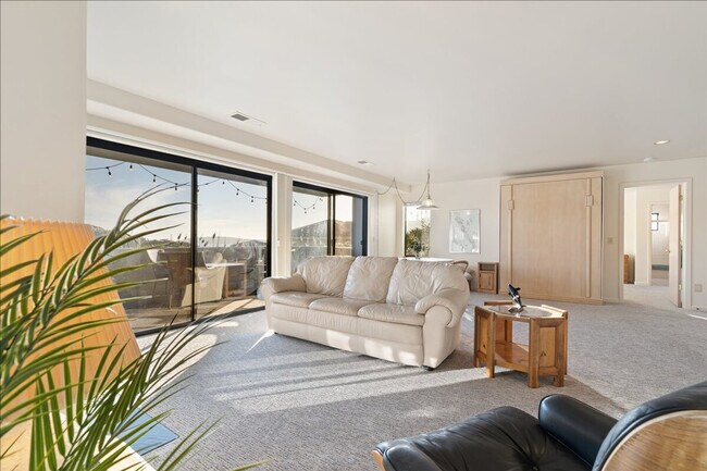 Foto del edificio - 150 Cypress Loop