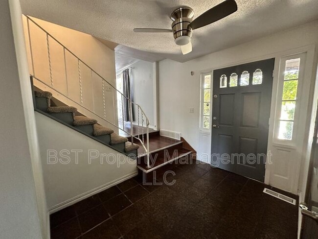 Building Photo - 1458 Greenwood Dr NE