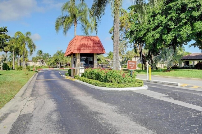 Building Photo - 7911 Eastlake Dr