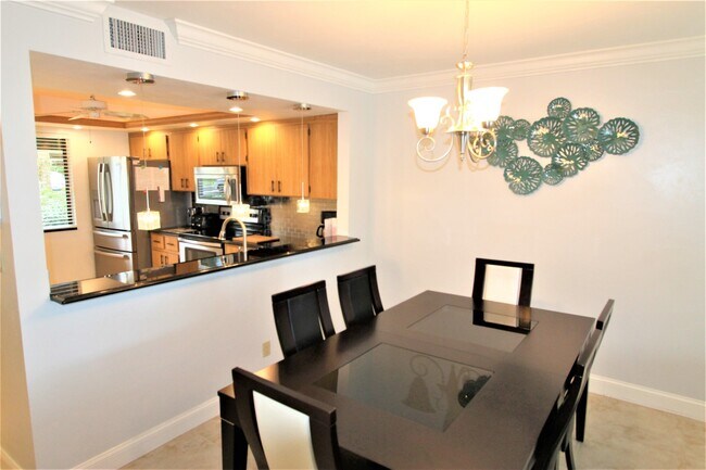 Foto del edificio - *** MISTY PINES @ PINEWOODS *** 2/2 CONDO ...