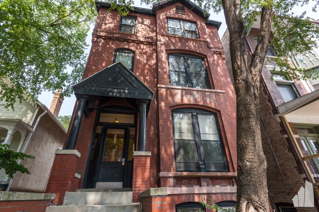 Primary Photo - 846 W Fullerton Ave