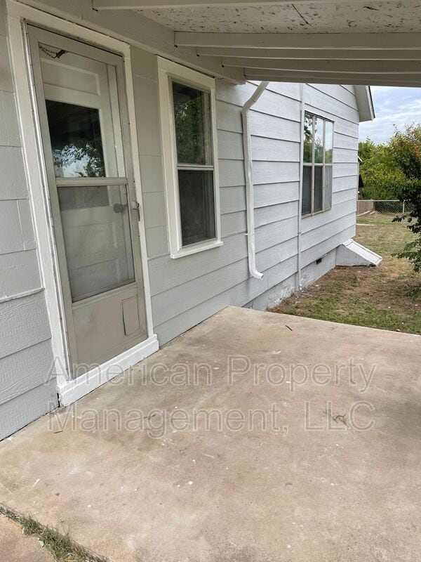 Building Photo - 814 N Hodge St