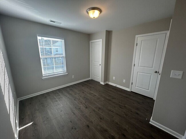 Foto del edificio - 223 Tara Ct